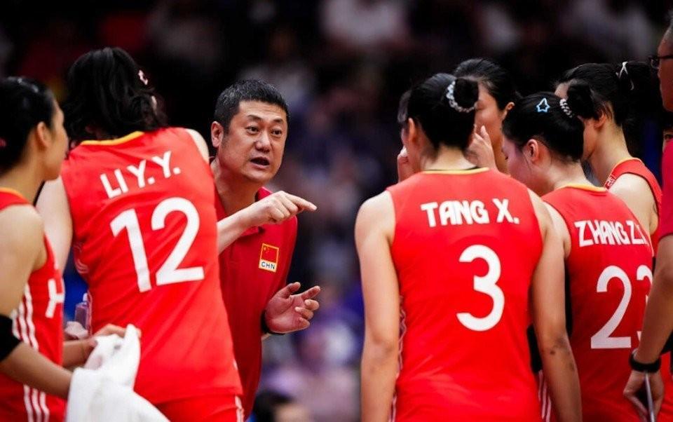 华体会官方-中国女排骤减18.27分，世界第五跌至第七