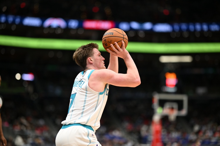 华体会官网-从接球就被限制！4号秀克尼佩尔12中8拿到18分5板4助